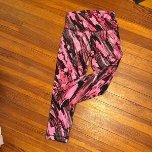 Lululemon carpi size 6 euc barley worn
